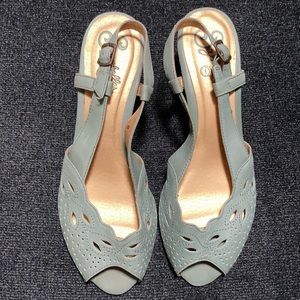 Seychelles kitten heel